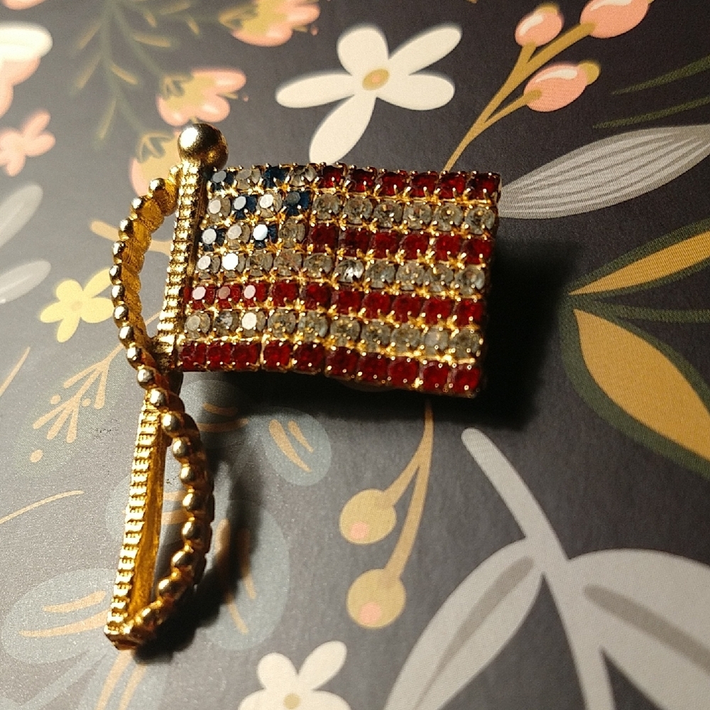 Elegant American Flag Brooch